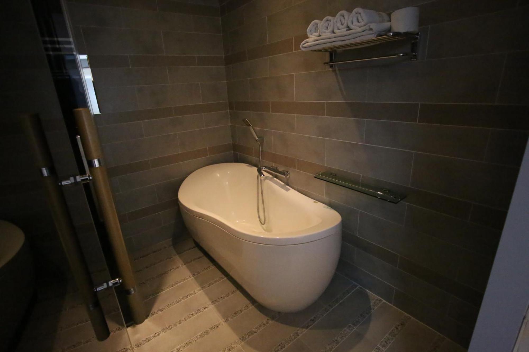 Opera 21 Hotel Jeonju Exterior photo