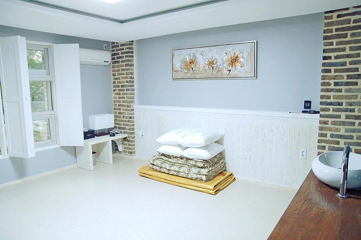 Opera 21 Hotel Jeonju Exterior photo
