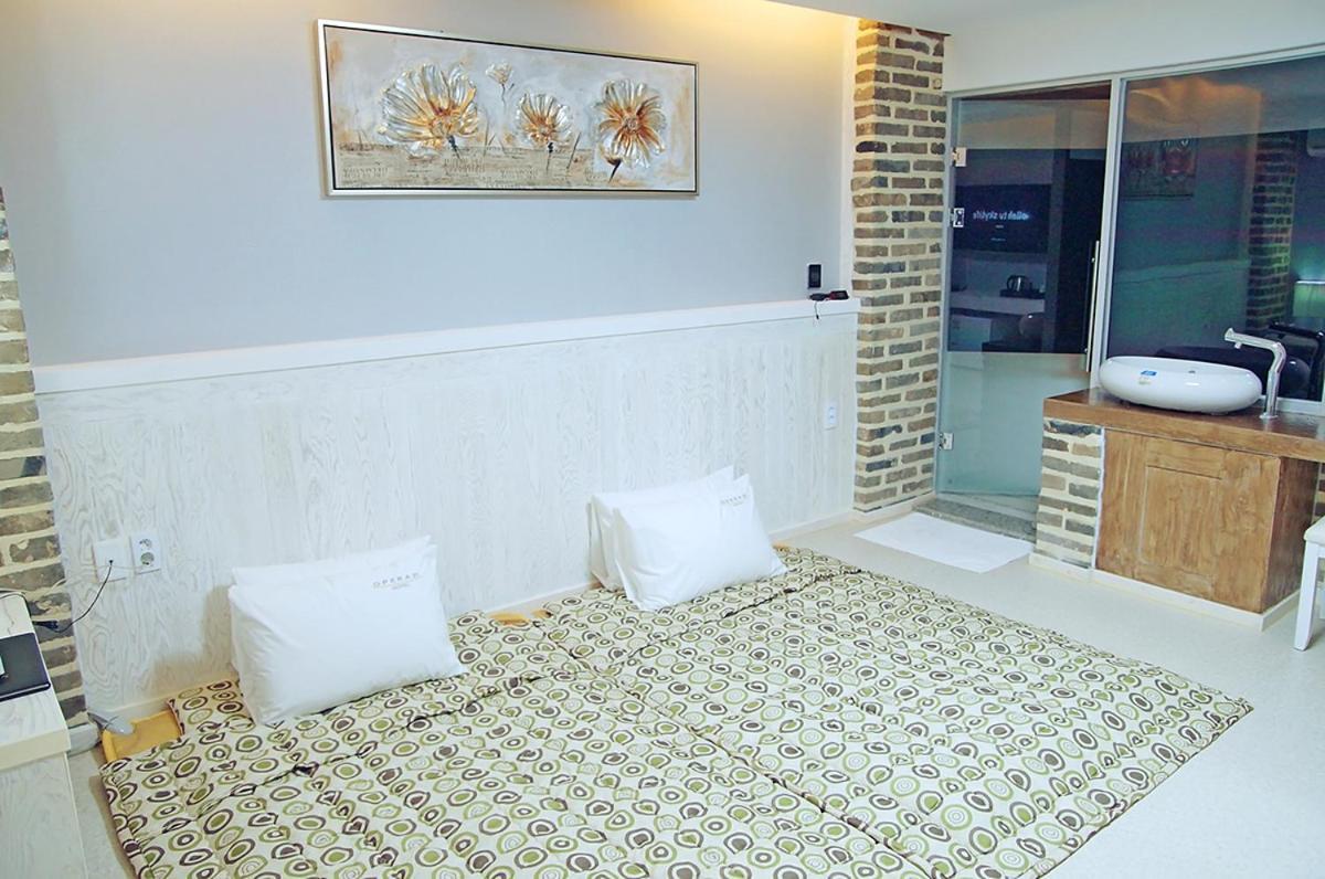 Opera 21 Hotel Jeonju Exterior photo