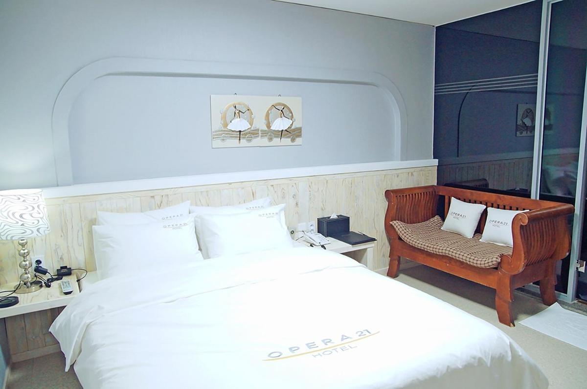 Opera 21 Hotel Jeonju Exterior photo