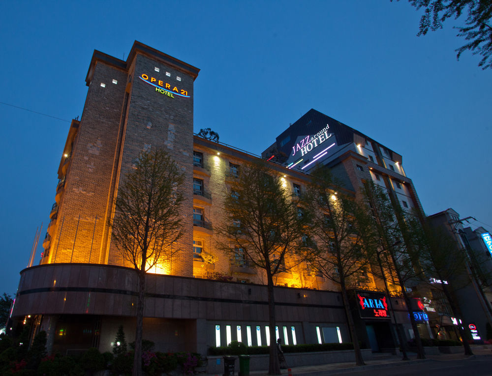 Opera 21 Hotel Jeonju Exterior photo