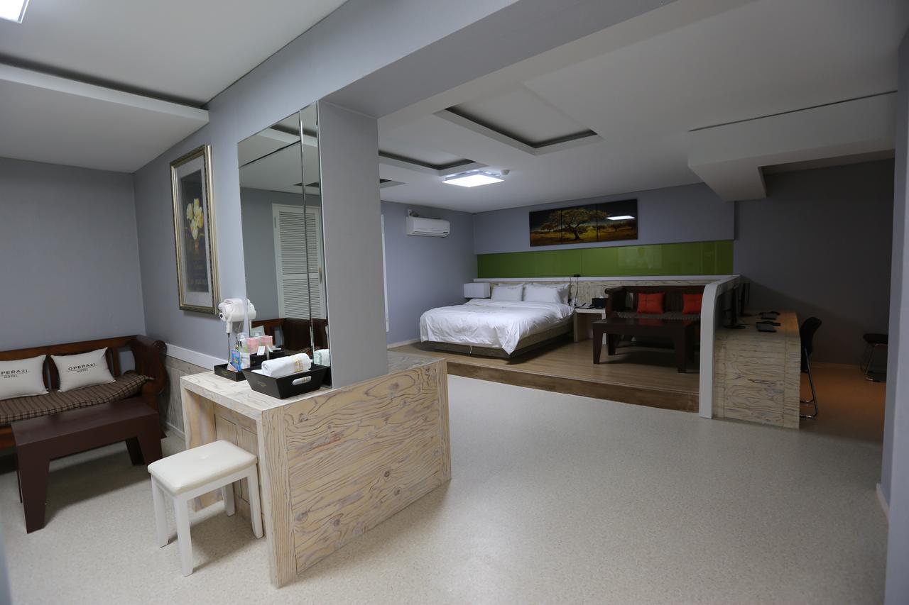 Opera 21 Hotel Jeonju Exterior photo