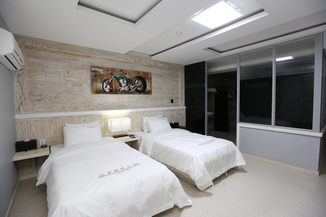 Opera 21 Hotel Jeonju Exterior photo