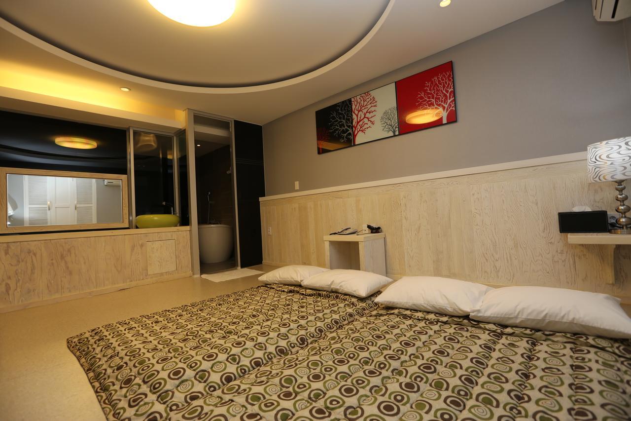 Opera 21 Hotel Jeonju Exterior photo