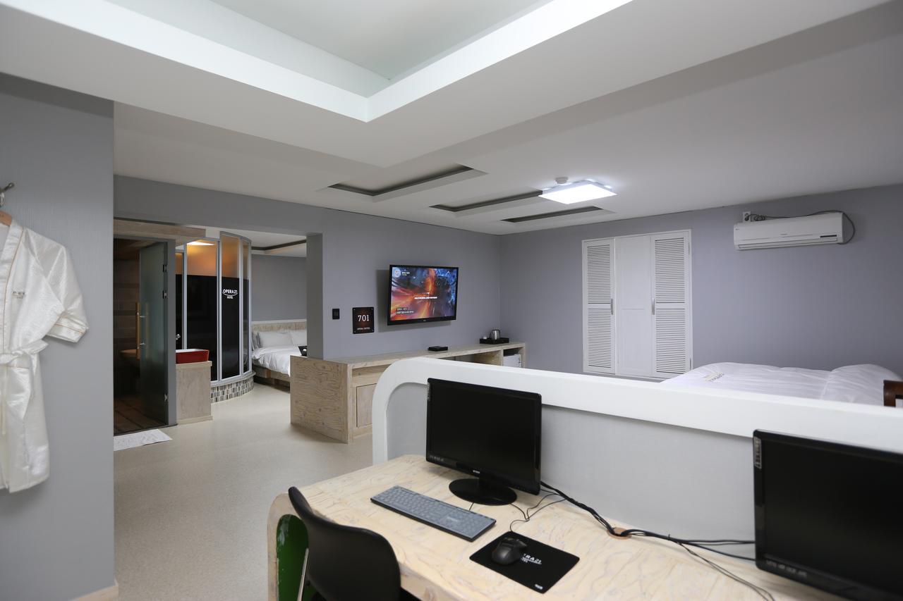 Opera 21 Hotel Jeonju Exterior photo
