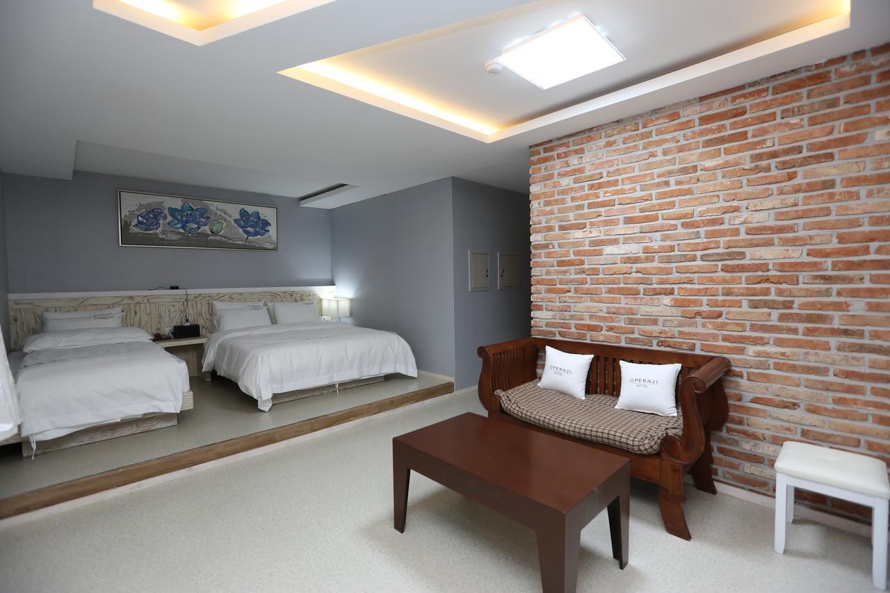 Opera 21 Hotel Jeonju Exterior photo
